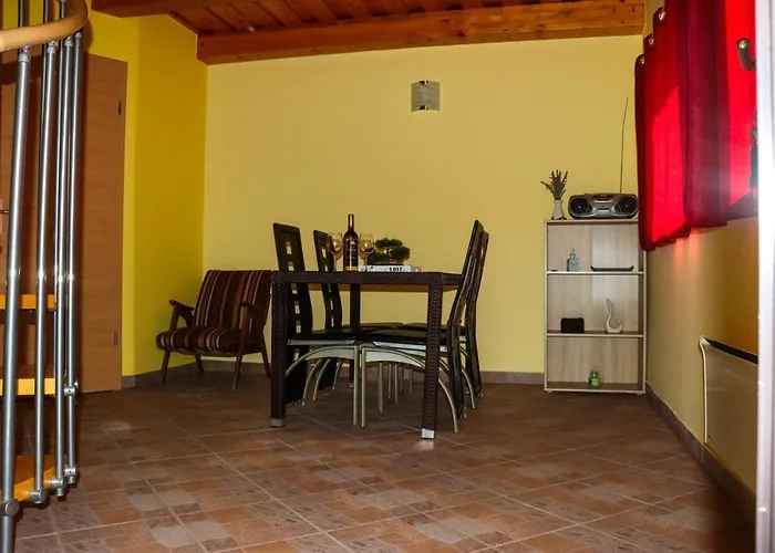 Pocitniska Hiska Pod Hadikom アパート レンダヴァ